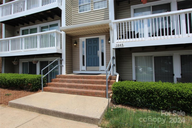 Property image 4 at 1645 Arlyn Circle, Charlotte, NC 28213