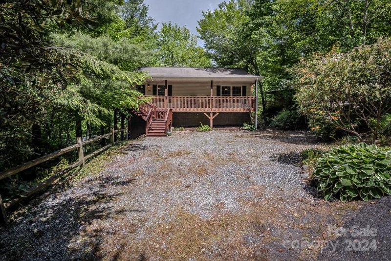 Property image 3 at 157 Pepperidge Lane, Newland, NC 28657