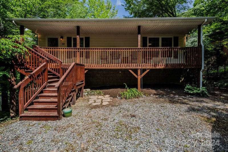 Property image 4 at 157 Pepperidge Lane, Newland, NC 28657