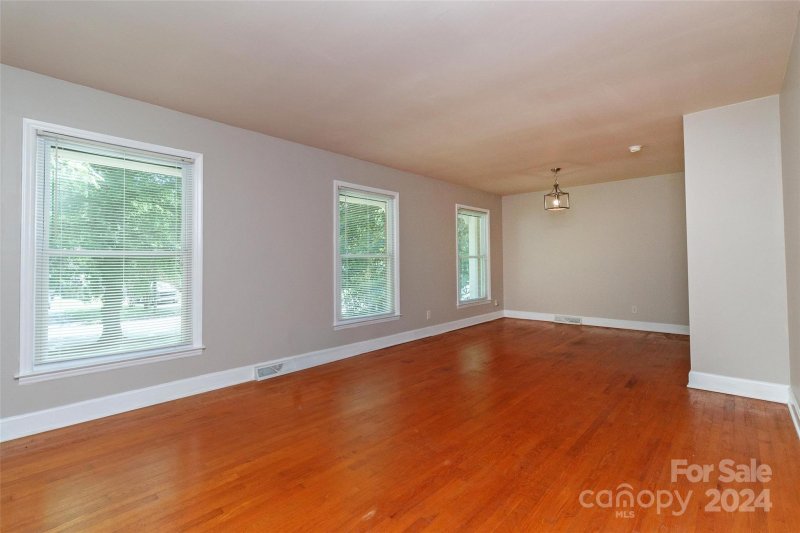 Property image 5 at 6120 Idlebrook Drive, Charlotte, NC 28212