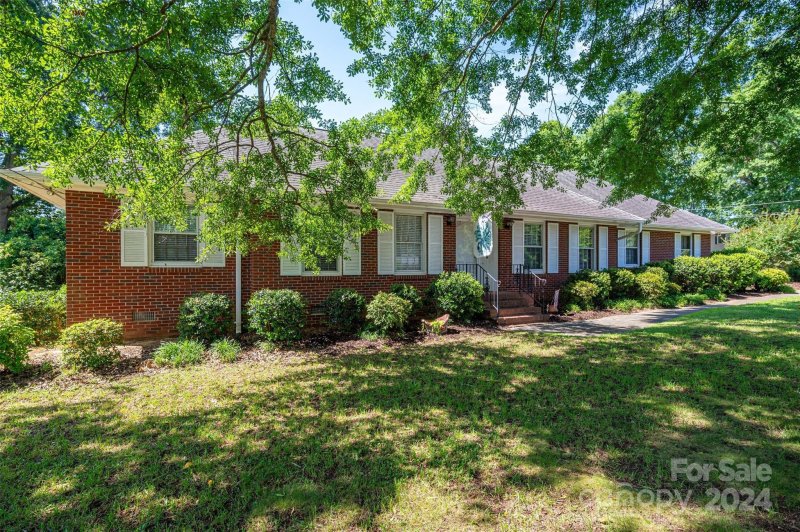 Property image 2 at 1015 Dumbarton Road, Gastonia, NC 28054