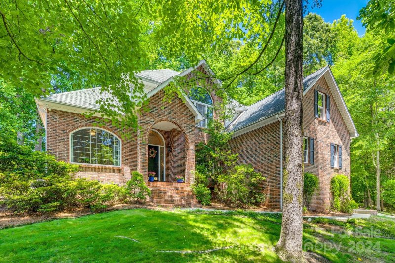 215 Ballard Court
