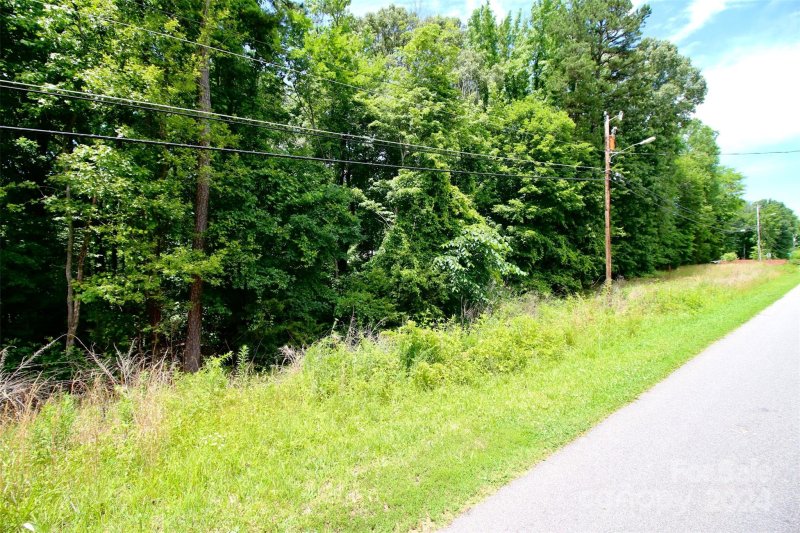 Property image 4 at 1809 Breezewood Drive, Charlotte, NC 28262