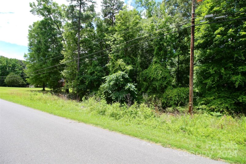 Property image 5 at 1809 Breezewood Drive, Charlotte, NC 28262