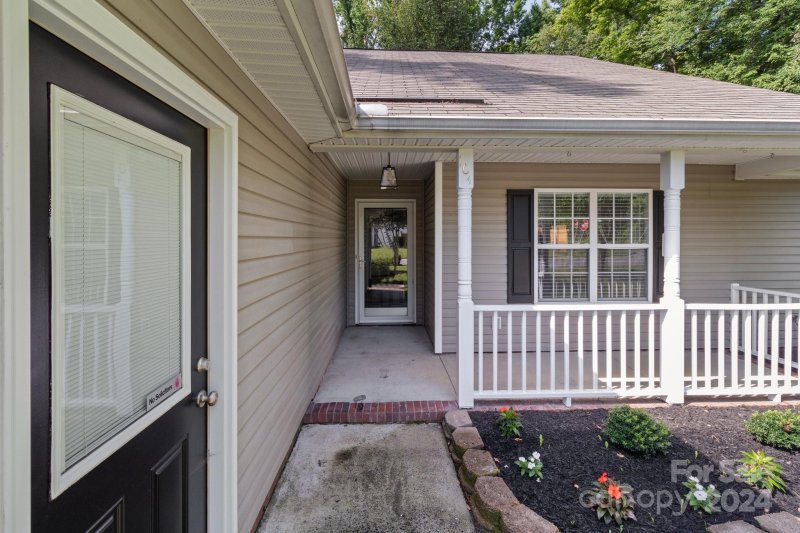 Property image 3 at 104 Bellelaine Drive, Mooresville, NC 28115