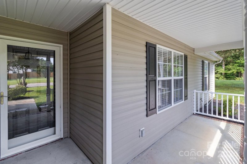 Property image 4 at 104 Bellelaine Drive, Mooresville, NC 28115