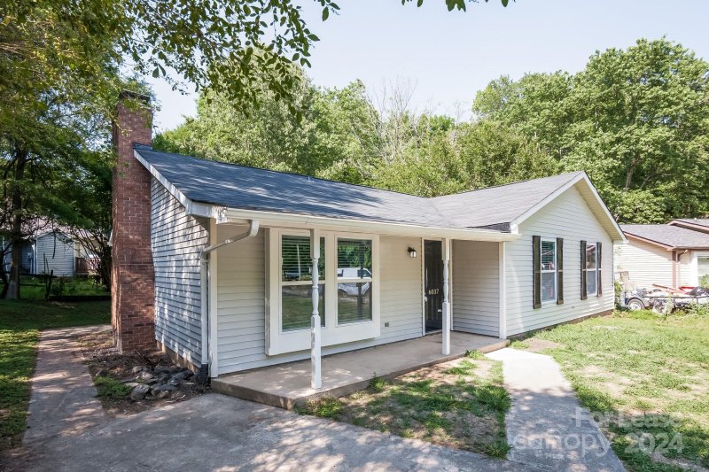 Property image 3 at 6037 Sunset Chase Lane, Charlotte, NC 28212