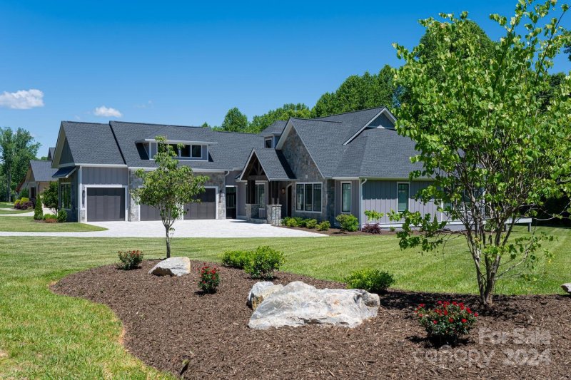 Property image 2 at 582 Skytop Farm Lane, Hendersonville, NC 28791