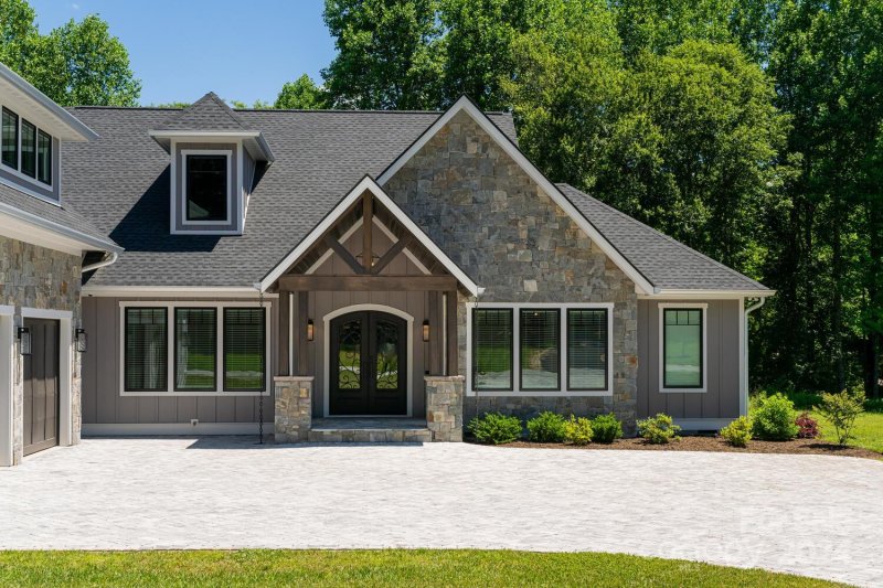 Property image 4 at 582 Skytop Farm Lane, Hendersonville, NC 28791