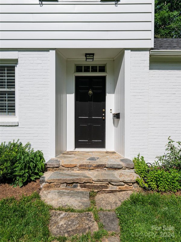 Property image 3 at 20 White Oak Road, Asheville, NC 28803