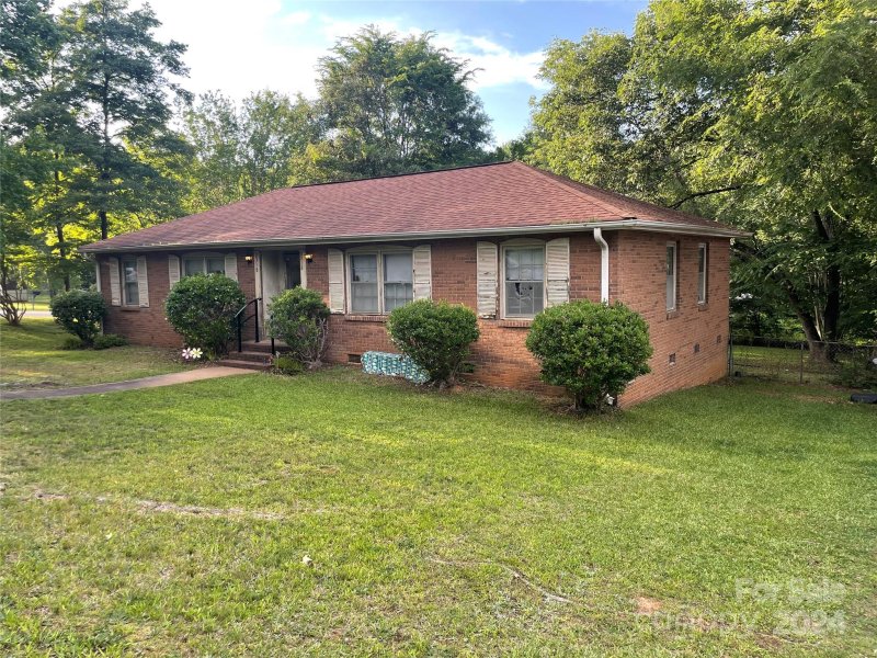 Property image 2 at 2718 Cedarwild Road, Charlotte, NC 28212