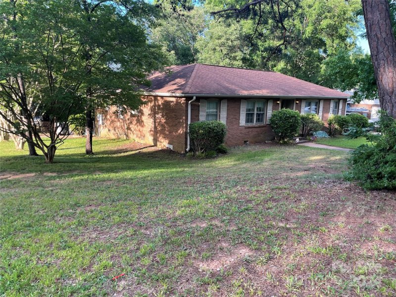 Property image 3 at 2718 Cedarwild Road, Charlotte, NC 28212