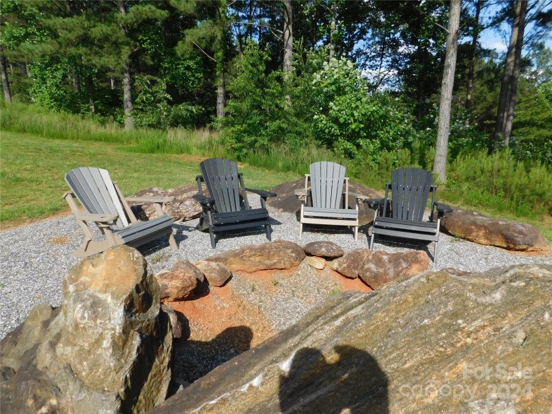 Property image 4 of 139 W Settings Boulevard in Lake Rhodhiss Estates, Valdese, NC 28690