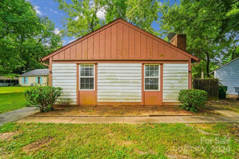 Property image 2 at 6813 N Ridge Court, Charlotte, NC 28215