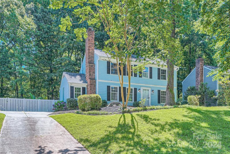 Property image 2 at 8215 Arrowsmith Lane, Charlotte, NC 28270