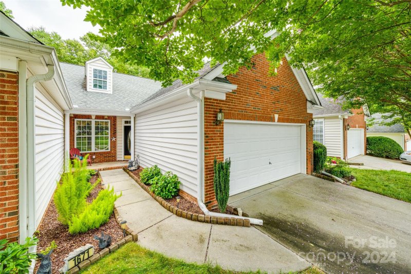 1671 Onyx Ridge