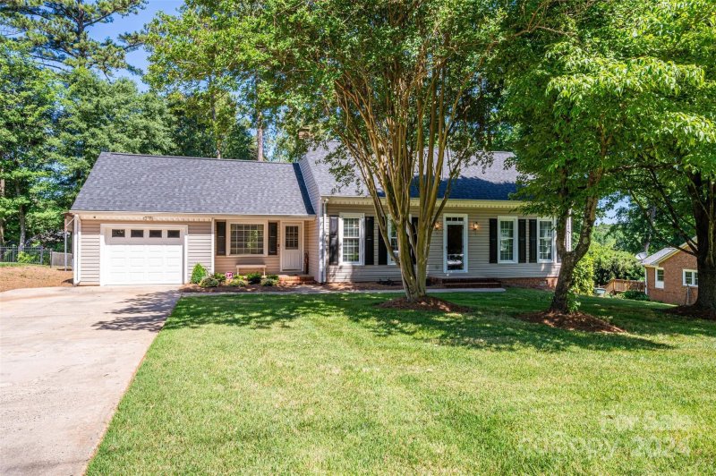 Property image 2 at 2350 Londonderry Drive, Gastonia, NC 28056