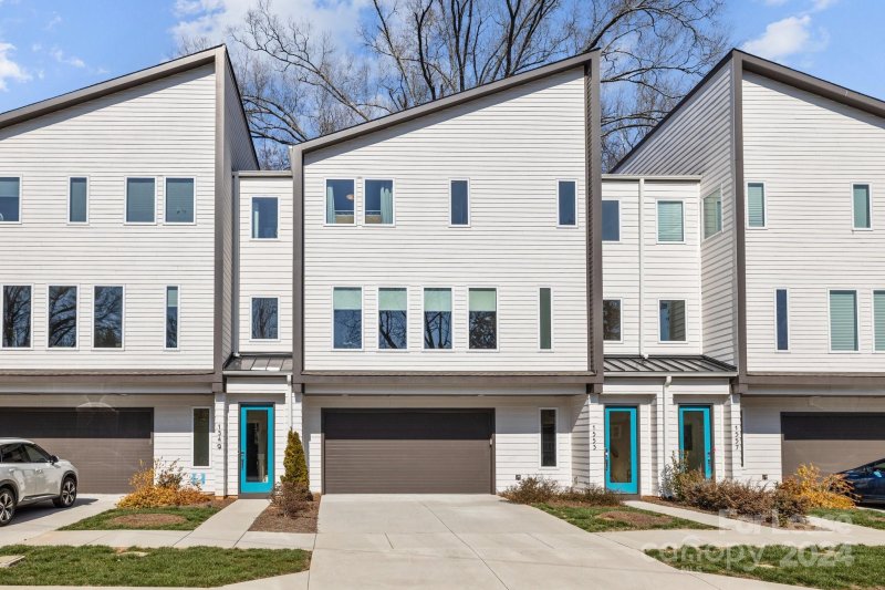 1553 Pinecrest Avenue