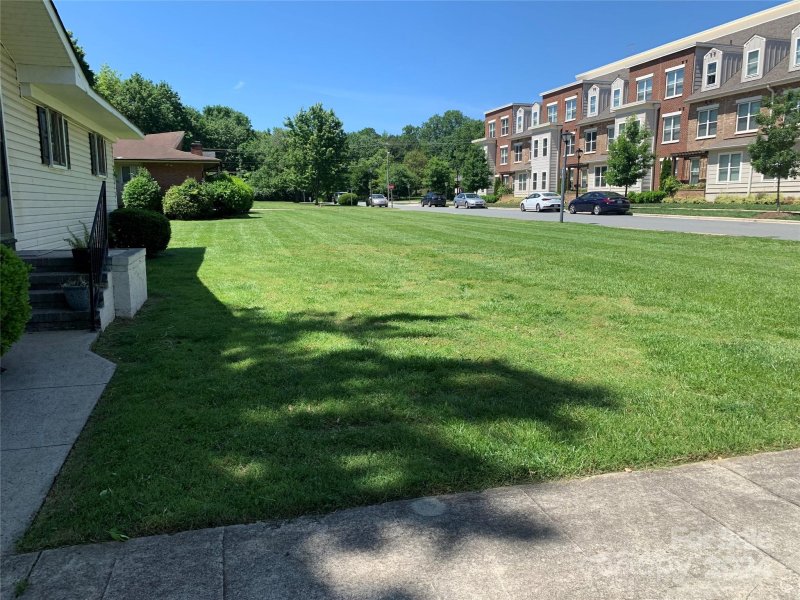 Property image 5 of 9400 Sandburg Avenue in College Downs, Charlotte, NC 28213