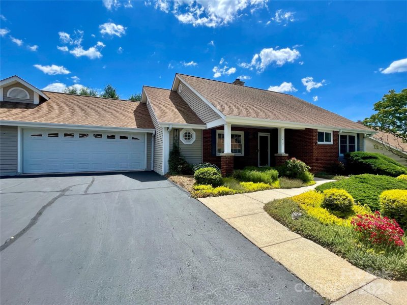 1017 Saddlebrook Drive