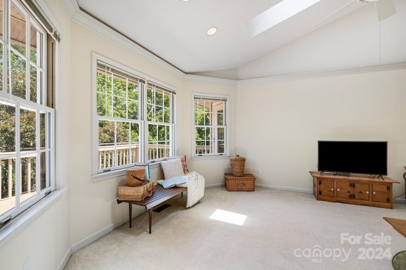 Property image 4 at 1017 Saddlebrook Drive, Hendersonville, NC 28739