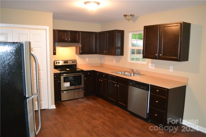 Property image 3 at 2919 Archdale Drive, Charlotte, NC 28210