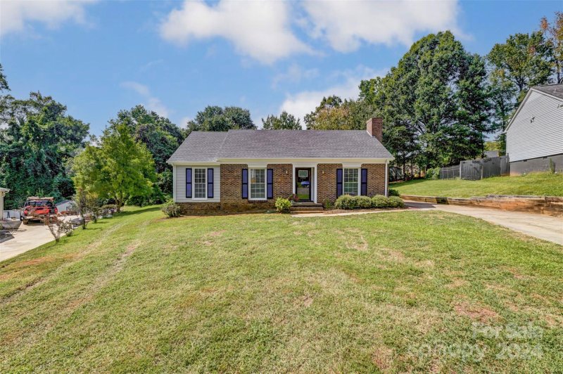 Property image 2 at 5438 Green Moss Lane, Charlotte, NC 28208