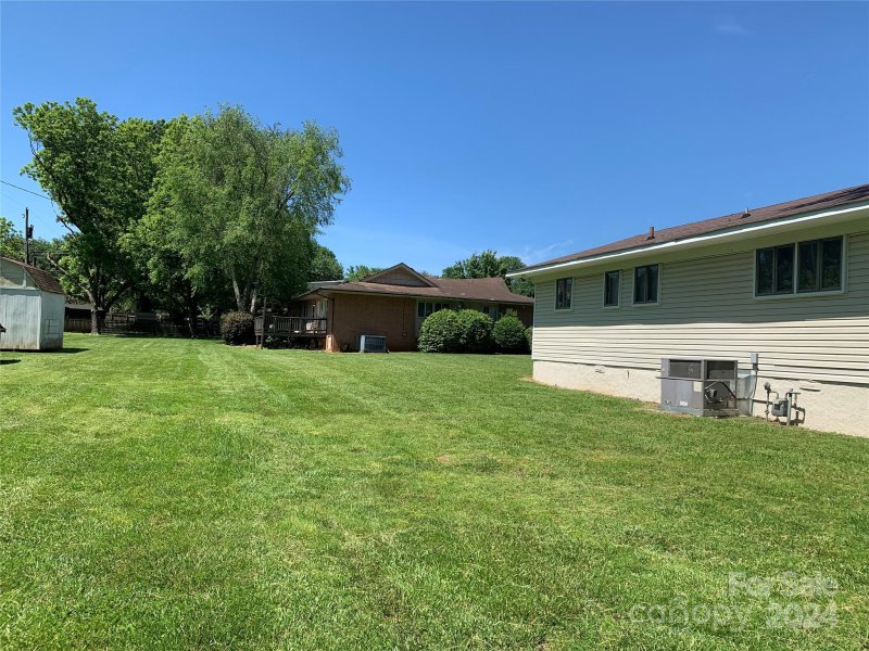 Property image 2 of 9408 Sandburg Avenue in College Downs, Charlotte, NC 28213