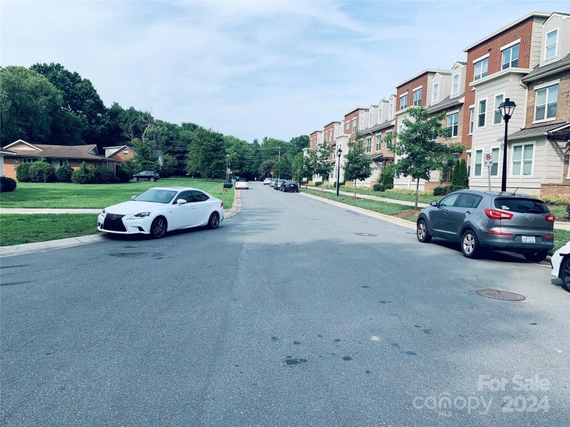 Property image 5 of 9408 Sandburg Avenue in College Downs, Charlotte, NC 28213