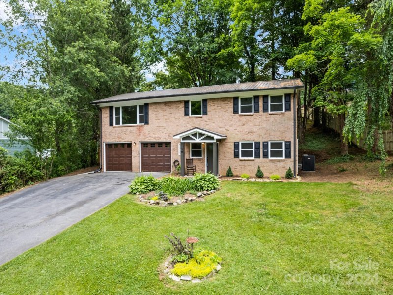 Property image 3 at 50 Mountain Laurel Lane, Waynesville, NC 28786