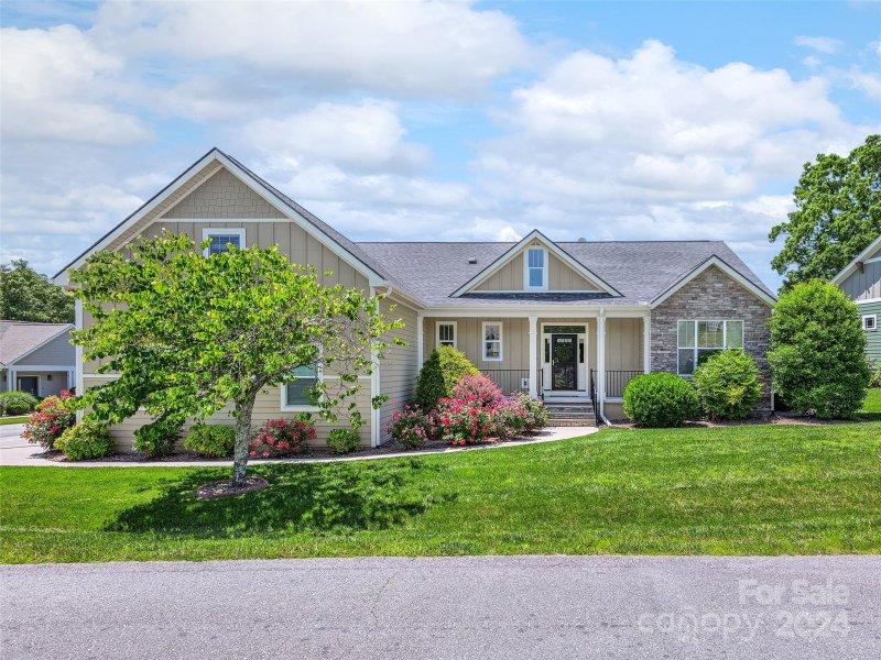 Property image 2 at 10 Shoeing Box Way, Hendersonville, NC 28792