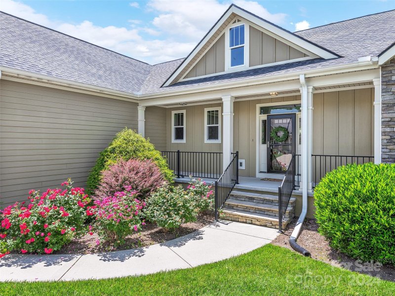 Property image 3 at 10 Shoeing Box Way, Hendersonville, NC 28792