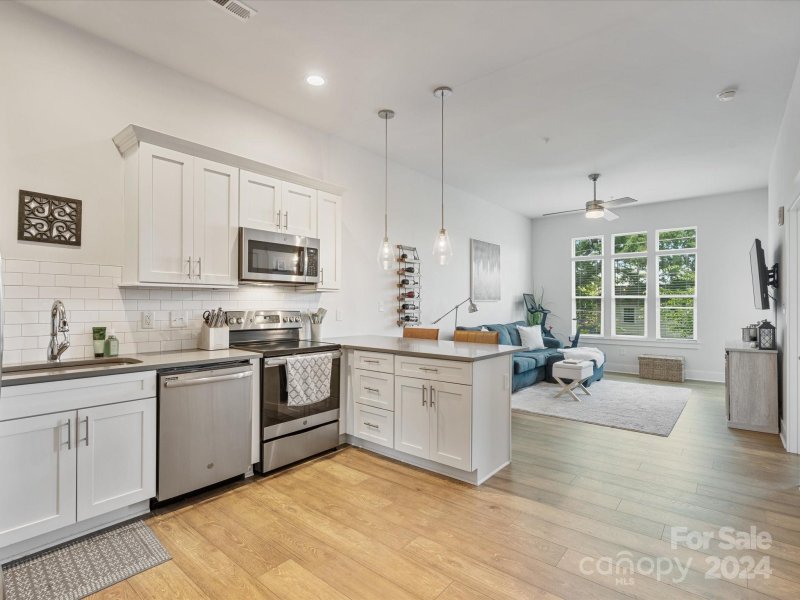 Property image 5 at 935 Mcalway Road, Charlotte, NC 28211