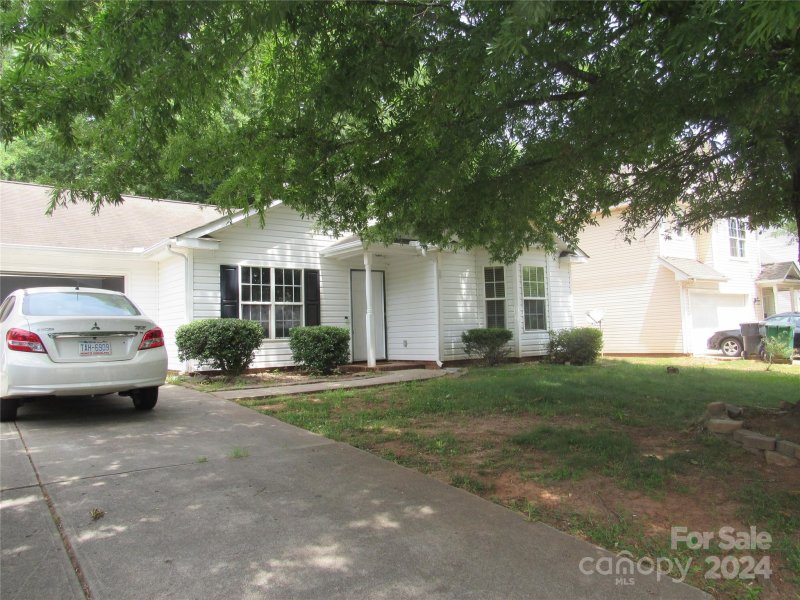 Property image 2 at 7917 Shiny Meadow Lane, Charlotte, NC 28215