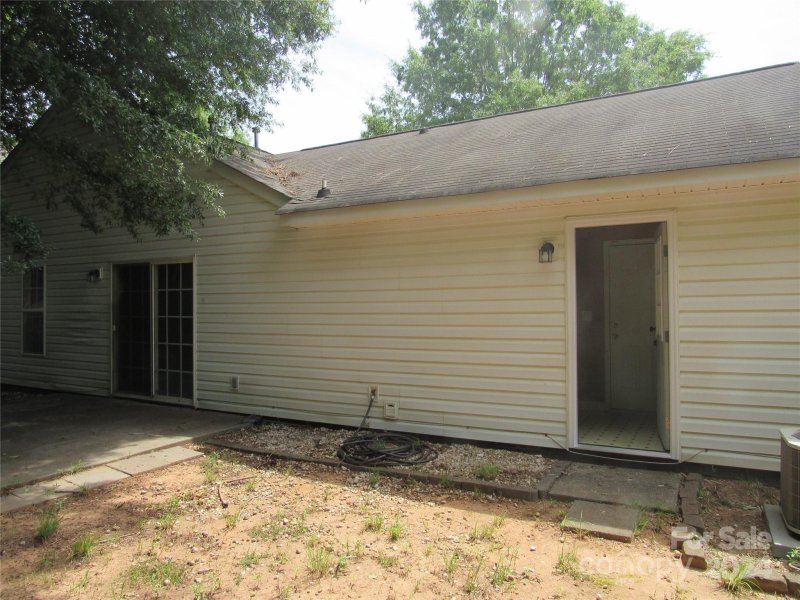 Property image 3 at 7917 Shiny Meadow Lane, Charlotte, NC 28215