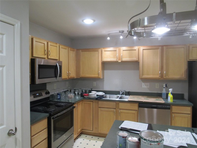 Property image 4 at 7917 Shiny Meadow Lane, Charlotte, NC 28215