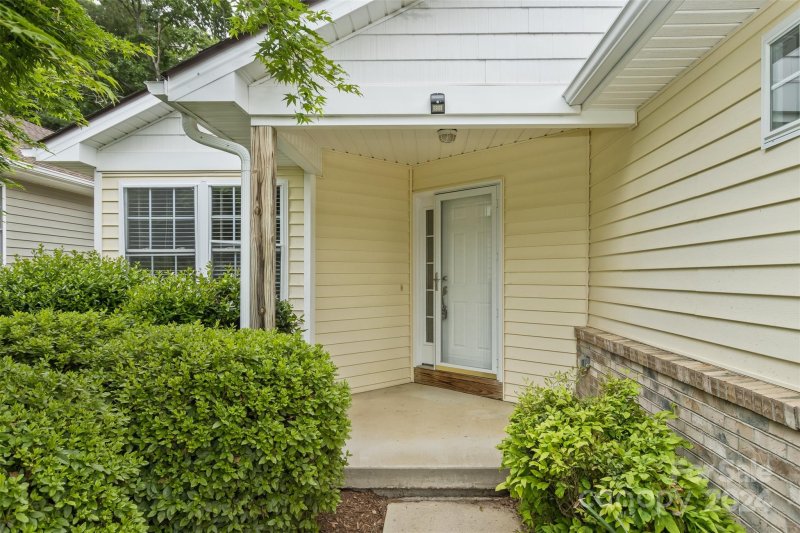 Property image 3 at 110 Creeks End Circle, Mills River, NC 28759