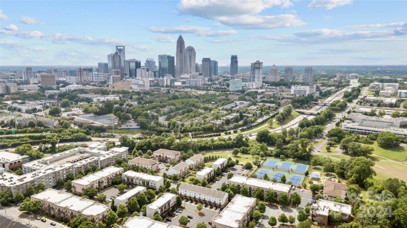 Property image 4 at 812 Seigle Point Drive, Charlotte, NC 28205