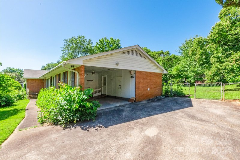 Property image 2 at 3327 Gardner Park Drive, Gastonia, NC 28054