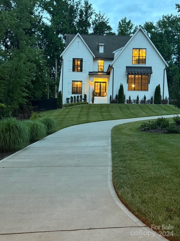 Property image 3 at 1117 Crestbrook Drive, Charlotte, NC 28211