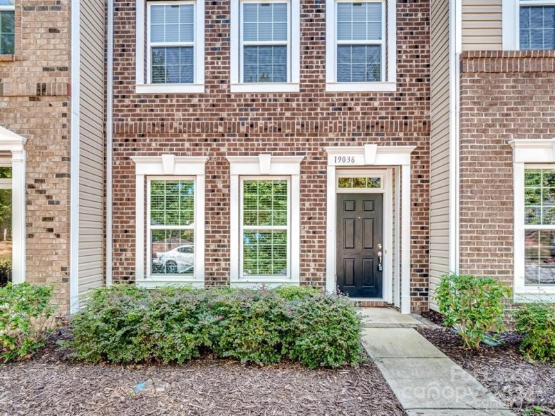 Property image 2 at 19036 Lake Breeze Drive, Cornelius, NC 28031