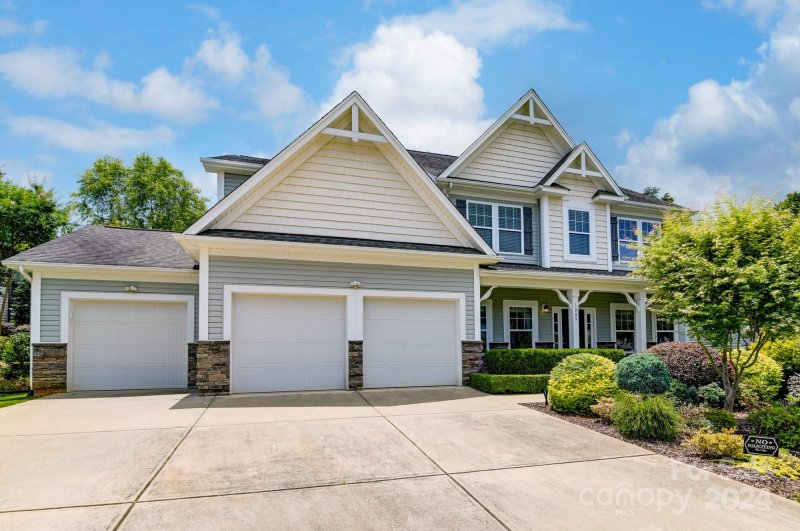 1009 Forbes Road
