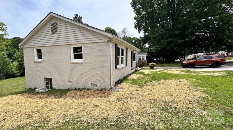 Property image 3 at 4152 Welling Avenue, Charlotte, NC 28208