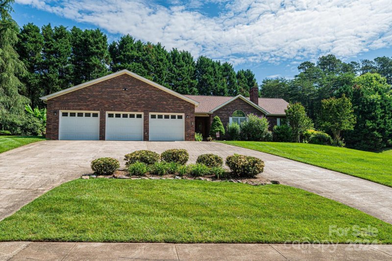 Property image 3 at 3625 Wandering Lane, Hickory, NC 28601