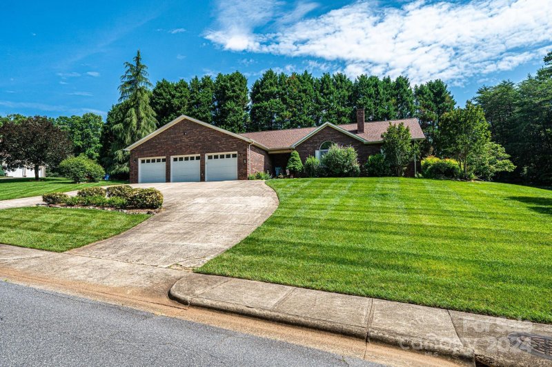 Property image 4 at 3625 Wandering Lane, Hickory, NC 28601