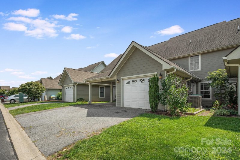 Property image 2 at 10 Rotunda Circle, Asheville, NC 28806