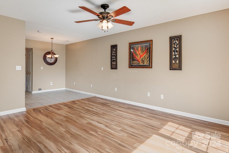 Property image 4 at 10 Rotunda Circle, Asheville, NC 28806