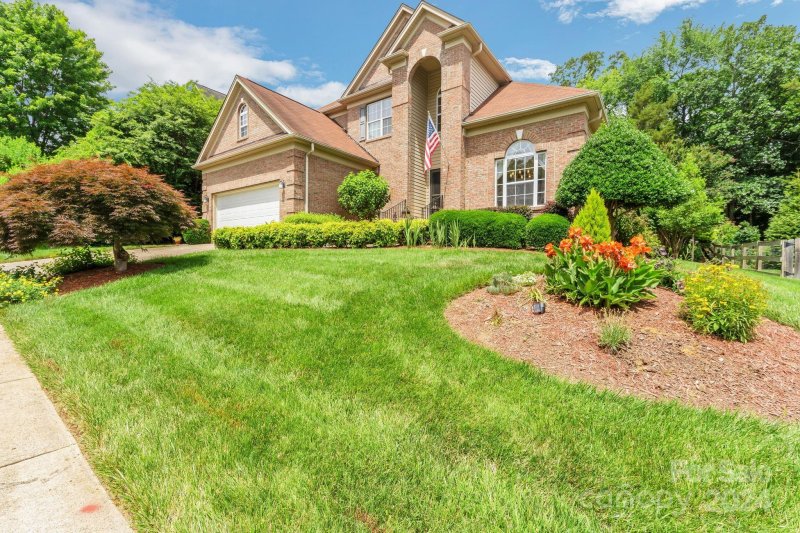 Property image 2 at 10932 Valley Spring Drive, Charlotte, NC 28277