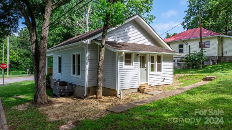 Property image 3 at 99 13th Street, Hickory, NC 28602