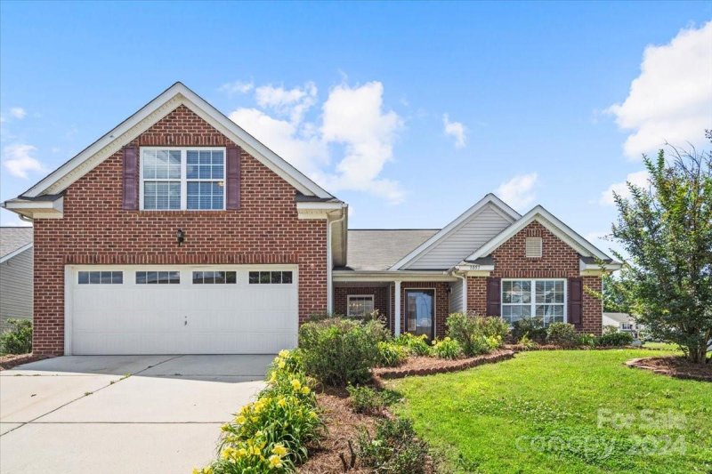 Property image 2 at 1057 Silverberry Street, Gastonia, NC 28054